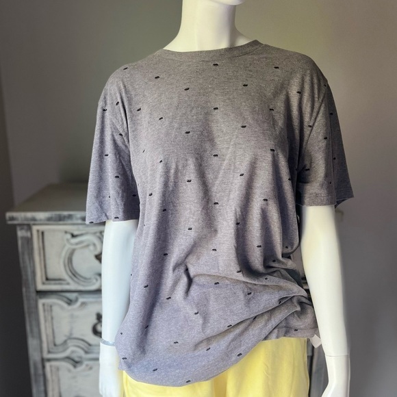 Old Navy Gray Bear Pattern Tee - Picture 1 of 4